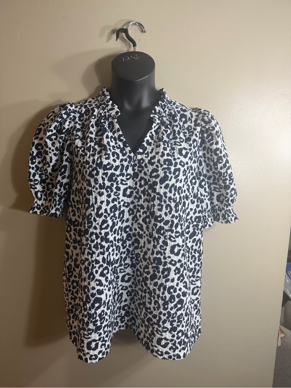 LOFT Dark Navy White Leopard Print Puff Sleeve Textured Blouse Large - Picture 1 of 9
